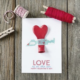 ADORABLE "Love is in the air" printable balloon valentines -- great for class parties and more! Print yours at livelaughrowe.com